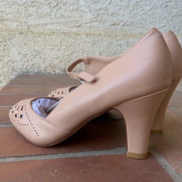 ⭐️HOST PICK⭐️ NWT NIB JG Retro Look Nude Heels - Picture 6 of 10